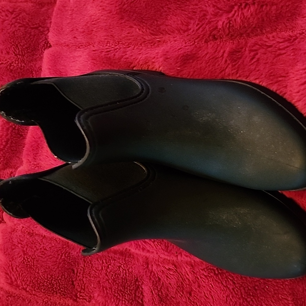 Water resistant boots